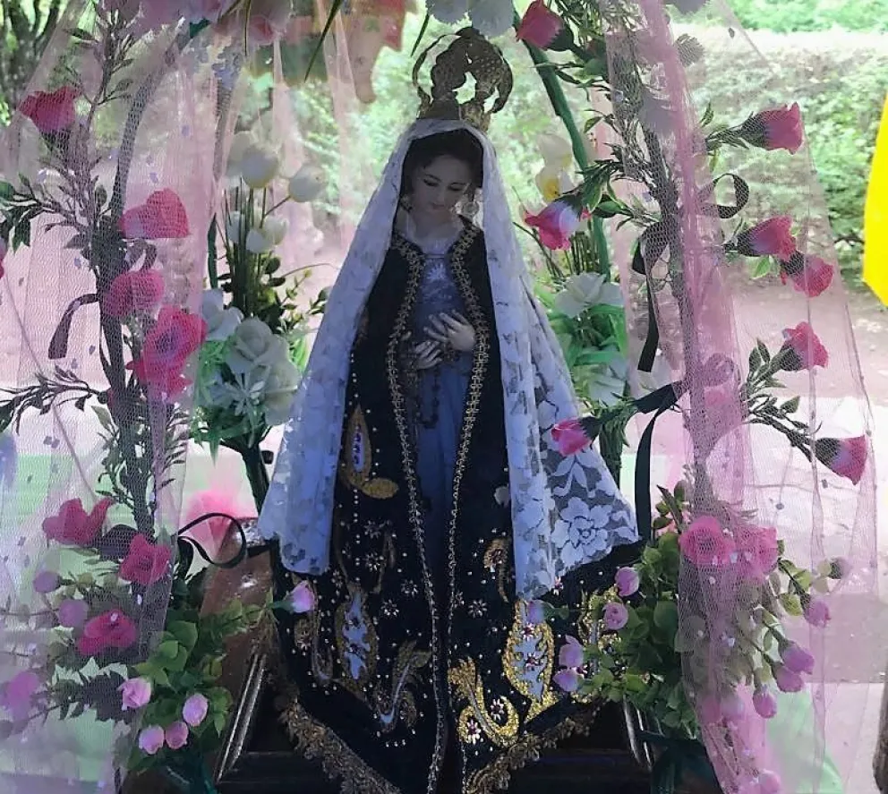 Así veneran a la Virgen en su día, en Los-Los, Chicoana