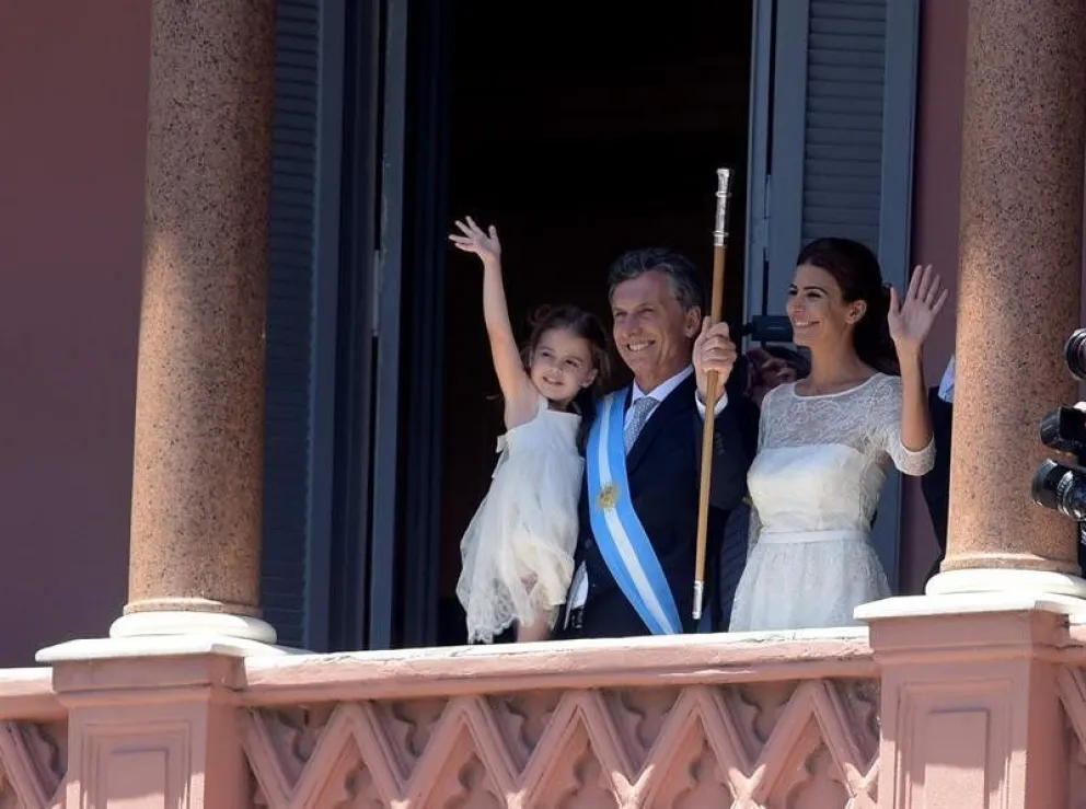 Macri cumple tres años como Presidente y sus números están en rojo ¿Qué le obsequiarías por su gestión?