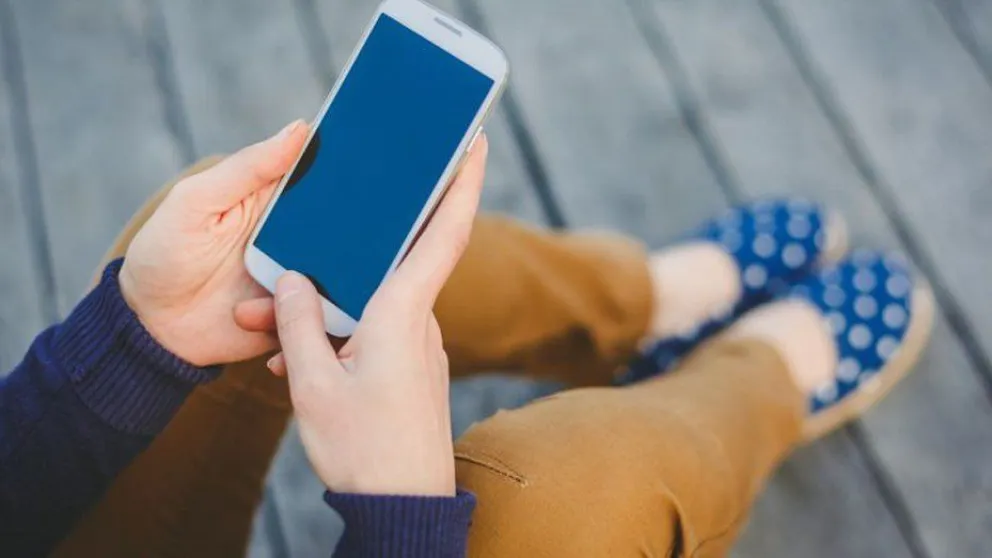 Aseguran que los celulares tienen siete veces más bacterias que la tapa de un inodoro