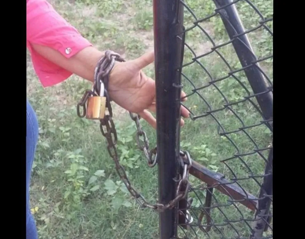 Insólita medida de fuerza que tomó una mujer para reclamar por la luz
