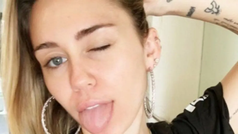 Miley Cyrus volvió a fumar marihuana "por culpa de su madre"