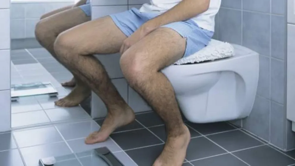 IMPRESIONANTE VIDEO. Un adolescente tuvo sexo con el caño de un inodoro y quedó atrapado