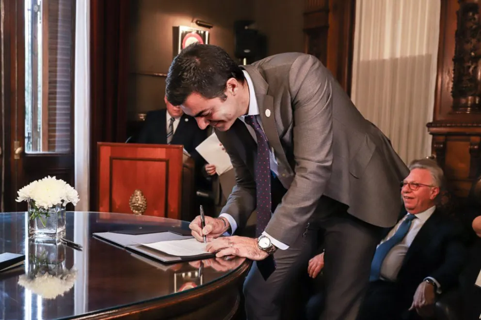 Compromiso ético digital: Juan Manuel Urtubey firmó. VIDEO