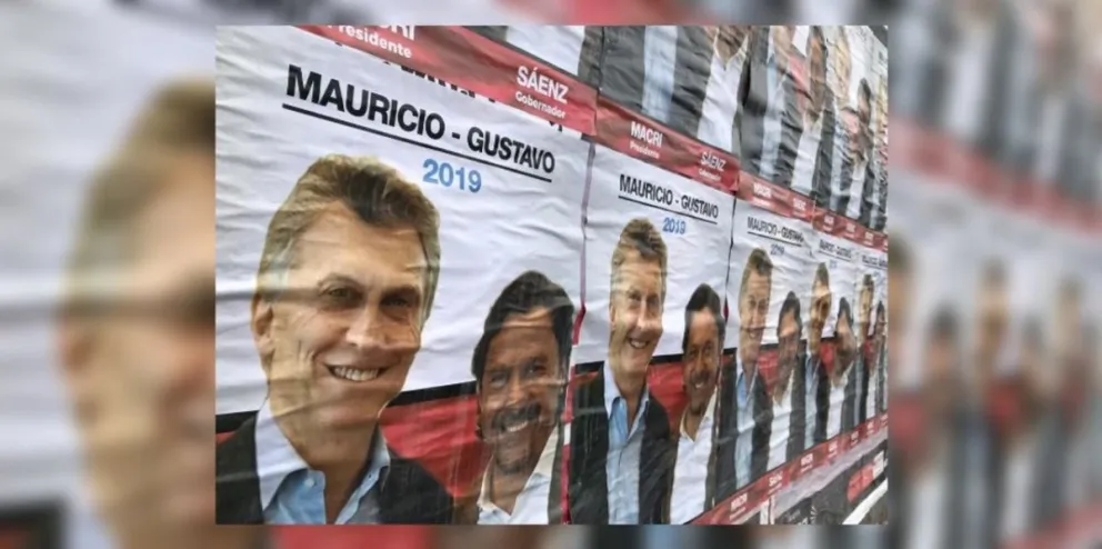 Sáenz lo advirtió y sucedió: campaña electoral sucia. ¿Para vos, quién pegó los afiches?