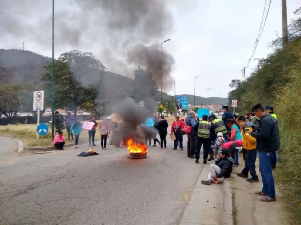 Vecinos de Villa Floresta denuncian que fueron estafados por EDESA