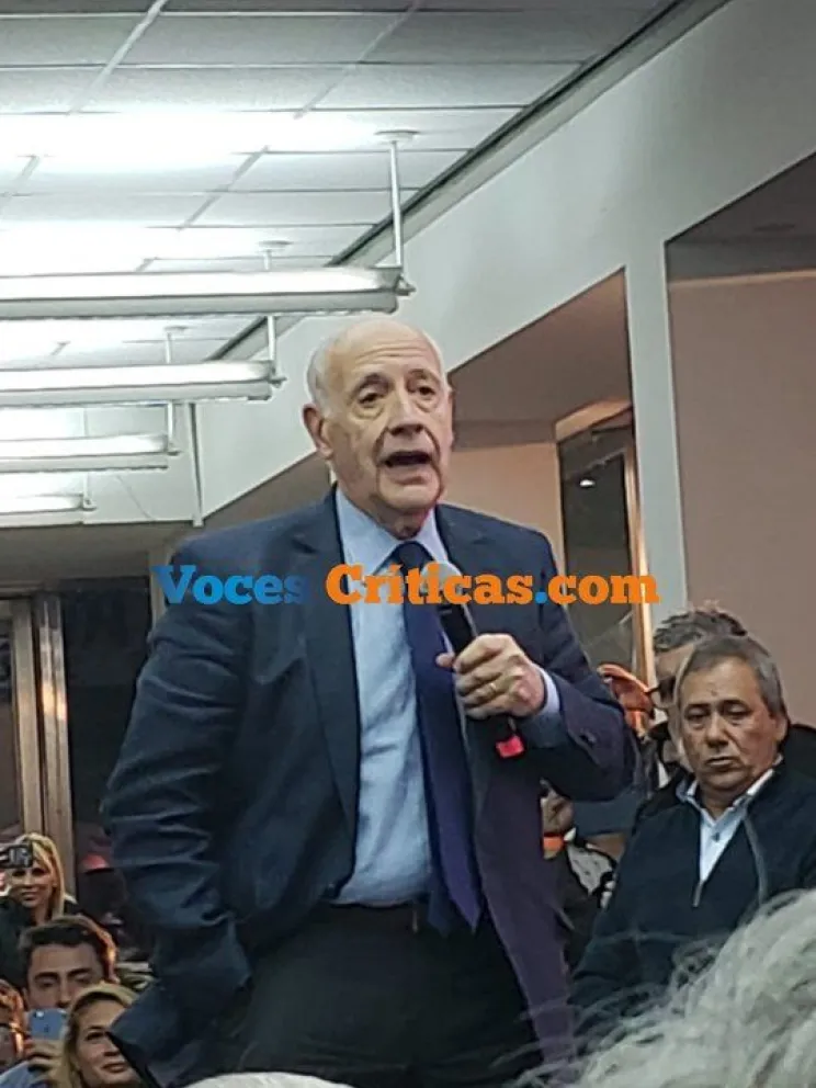 Roberto Lavagna lanzó oficialmente su precandidatura a presidente por Consenso 19 y Voces Críticas estuvo en el lugar