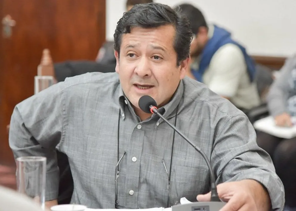 El concejal Ernesto Alvarado preocupado por los colectivos de gran porte que ingresan la microcentro