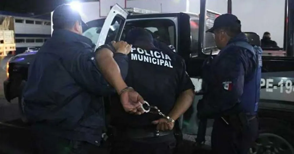 Luego de que un hombre muriera misteriosamente, cuatro policías fueron detenidos. ¿Por qué?