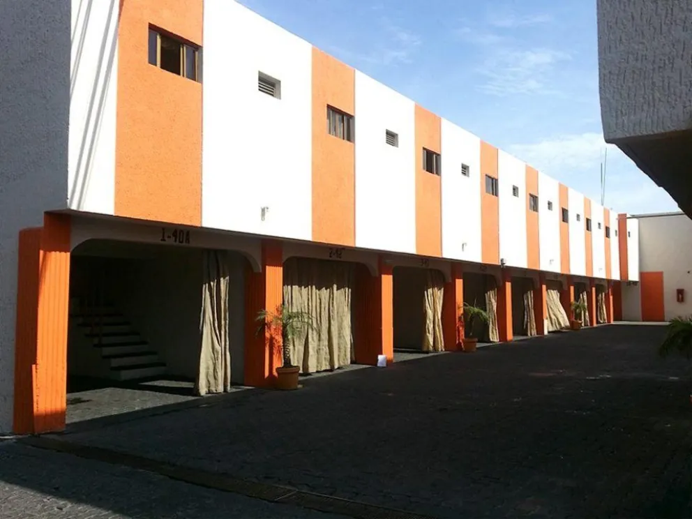Policía quiso entrar a un motel con una menor