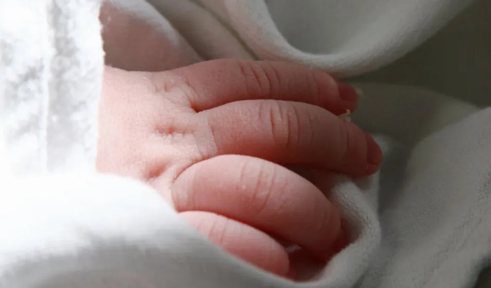 Aberrante: bebita falleció tras ser abusada por el novio de su madre