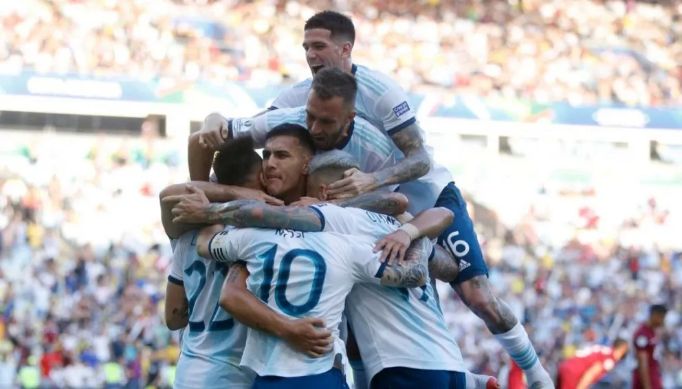 Argentina avanza a semifinales: ganó a Venezuela 2 a 0