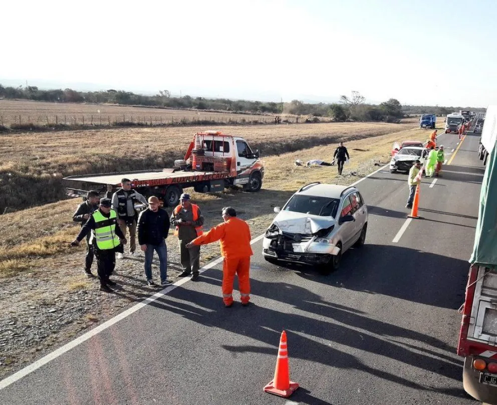 Dos personas murieron en un choque múltiple sobre la Ruta Nacional 9