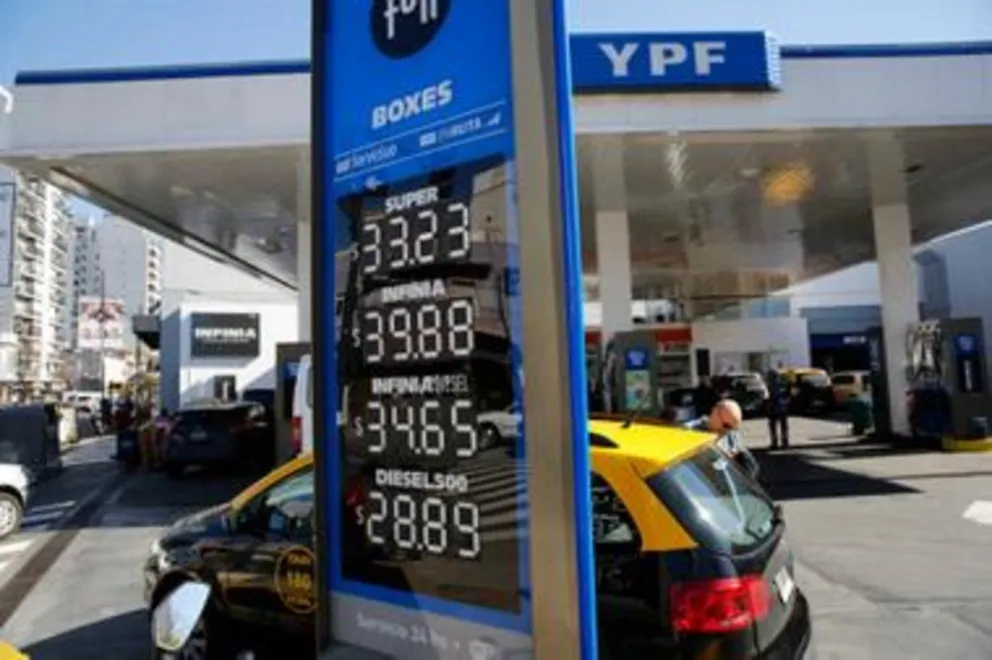 Dolor de bolsillo: el lunes podrían aumentar los combustibles