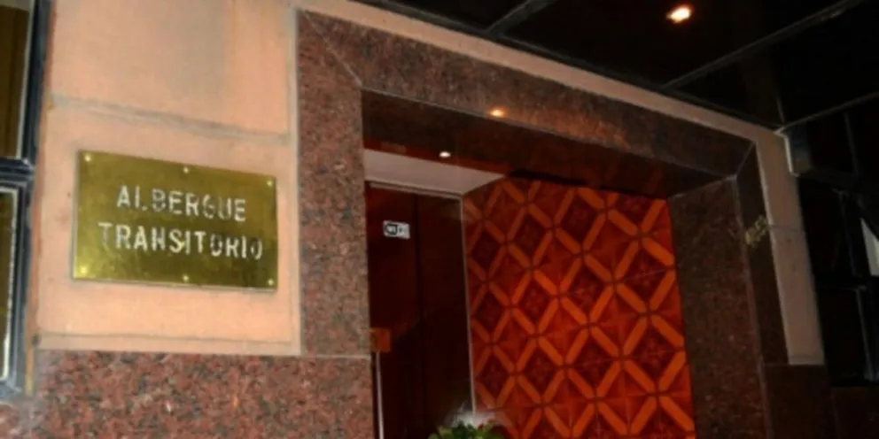 Estaba haciendo las compras, y sorprendió a su novia saliendo de un albergue transitorio