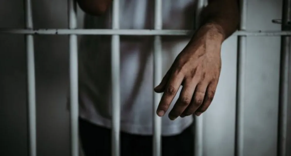 Salteño le quiso pasar droga a un familiar detenido, y le fue mal
