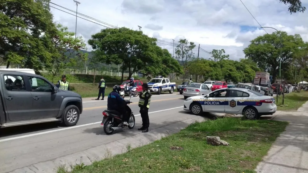 Chicoana: iba tranquilo en su moto, pero llevaba algo ilegal
