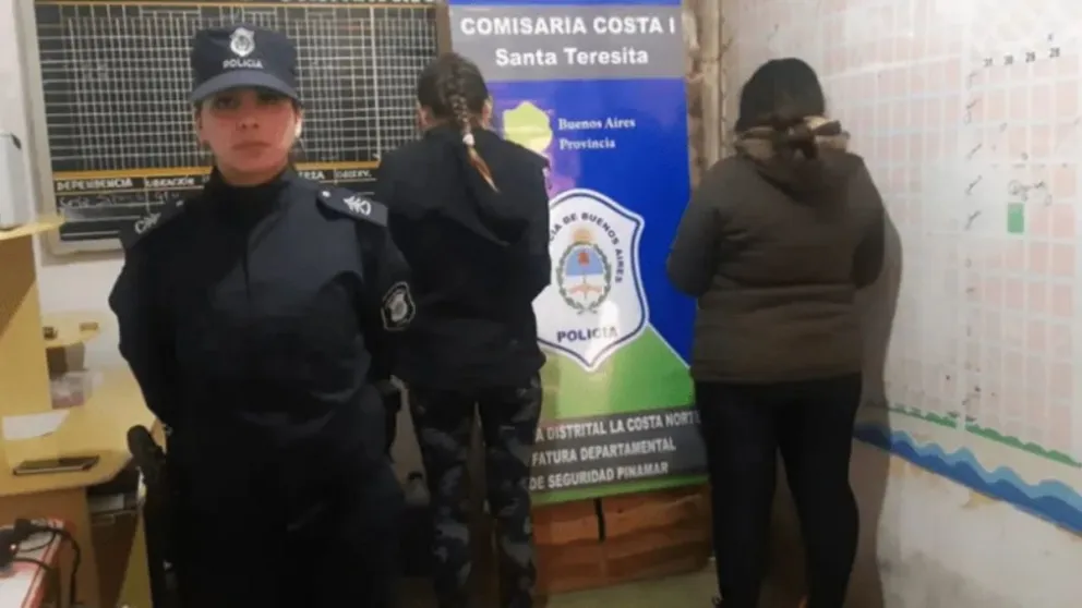 Robo hormiga: fueron detenidos dos policías y un empleado del local