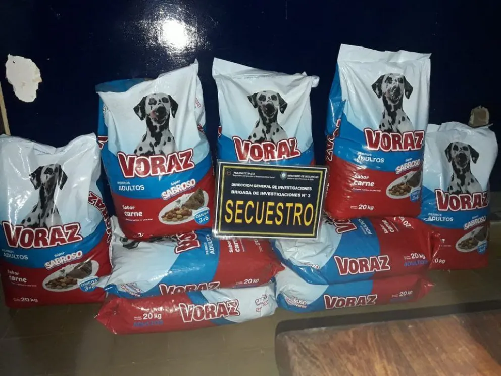 Crisis económica: salteños demorados...todo sea porque no le falte comida a sus "pichichus"