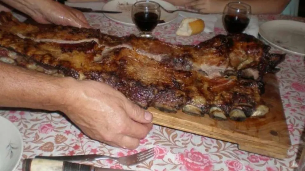 Sus amigos no lo invitaron a un asado, y él se vengó. VIDEO