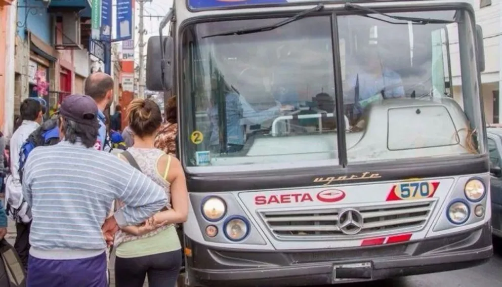 Hoy se sabrá si los salteños tendrán colectivos el jueves y el viernes