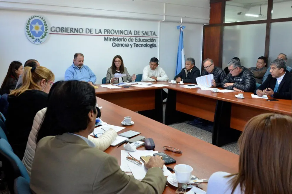 El Gobierno aseguró a los docentes que no tendrán pérdidas en sus haberes