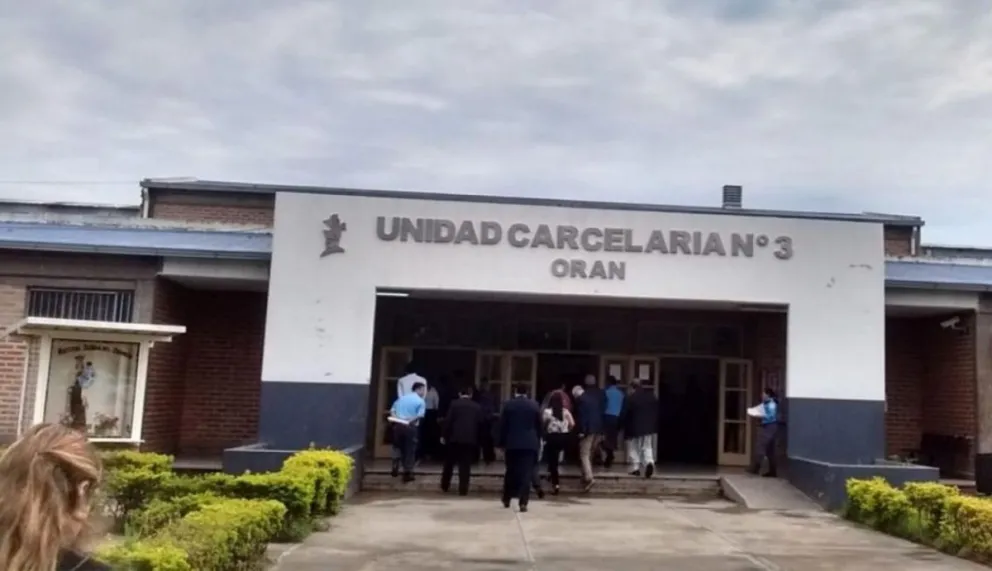 Un preso salteño tenía armas dentro de la cárcel: se mandó al frente por facebook