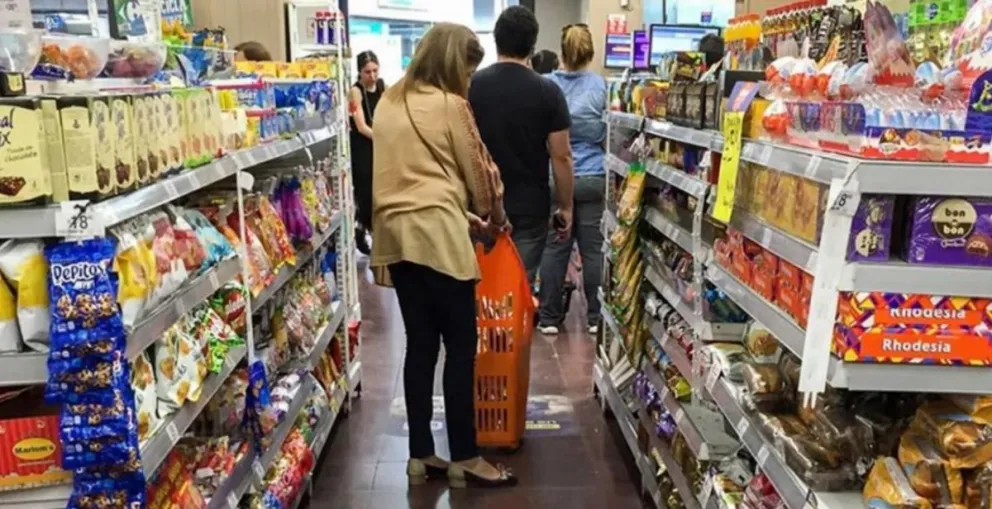 Compró un queso crema, una mermelada y un café, pero cuando fue a pagar se quiso morir