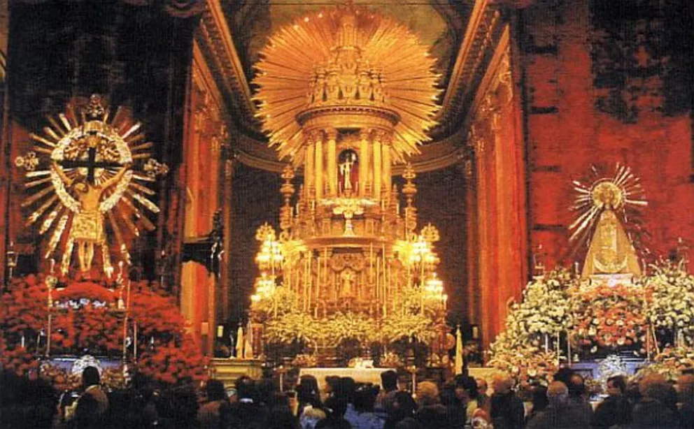 Entronización de las imágenes del Señor y la Virgen del Milagro: emoción a flor de piel