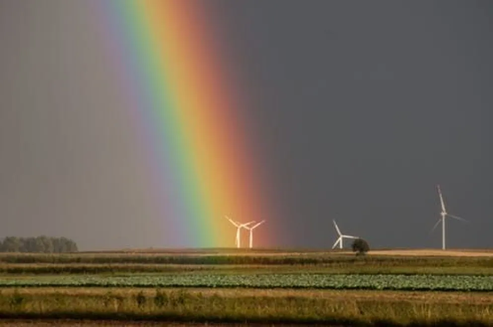 ¡Extrañísimo! En el cielo apareció un arco iris al revés y bajó de repente la temperatura