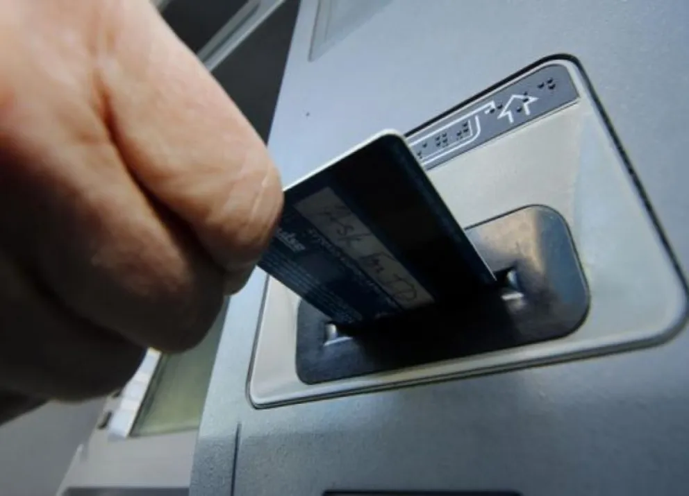 Estafas en cajeros automáticos: ¿cómo evitar que te vacíen la cuenta?