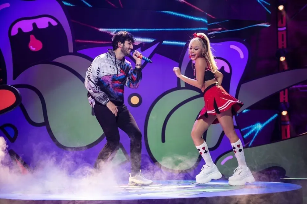 Danna Paola cautivó a todos en el escenario de los Kids Choice Awards
