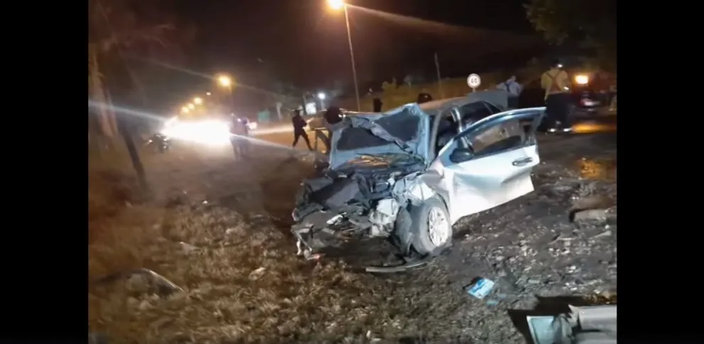 Noche trágica en Salta: terrible embestida frontal entre vehículos dejó un muerto y varios heridos