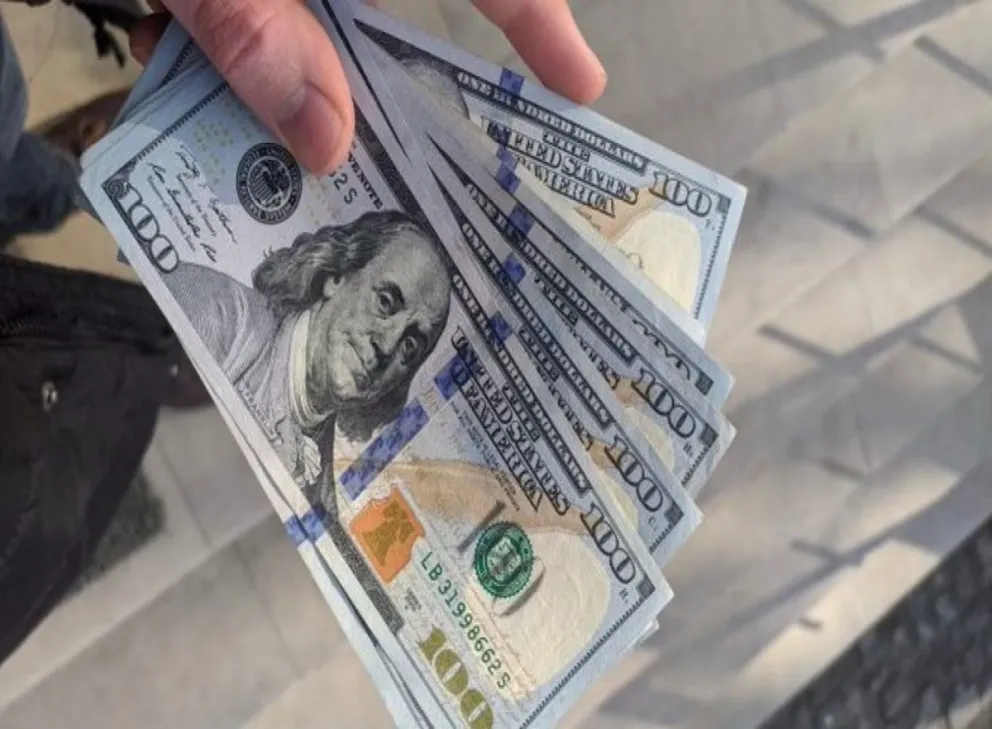 El dólar blue se sigue manteniendo por arriba de los $280 
