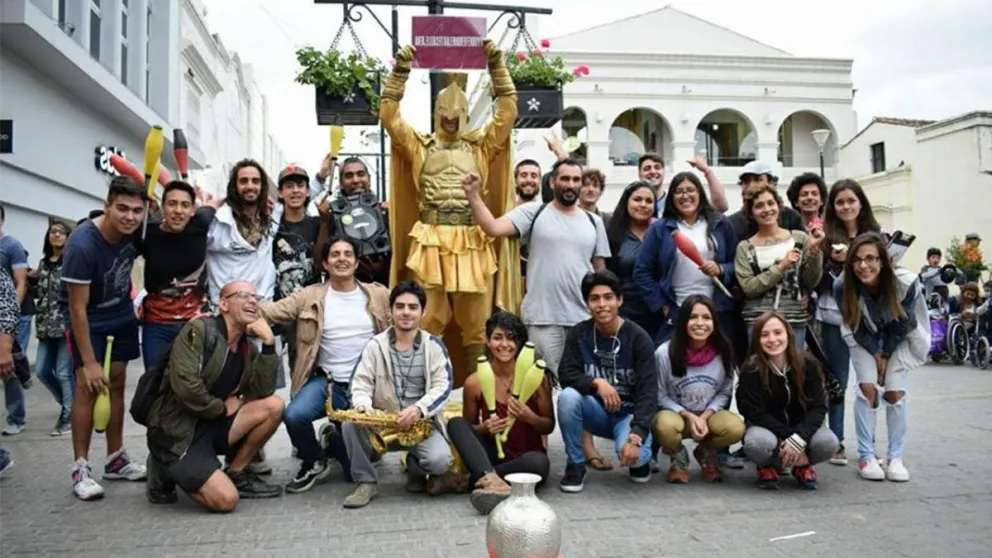 Los artistas salteños necesitan trabajar: exigen permisos y subsidios para paliar la terrible situación
