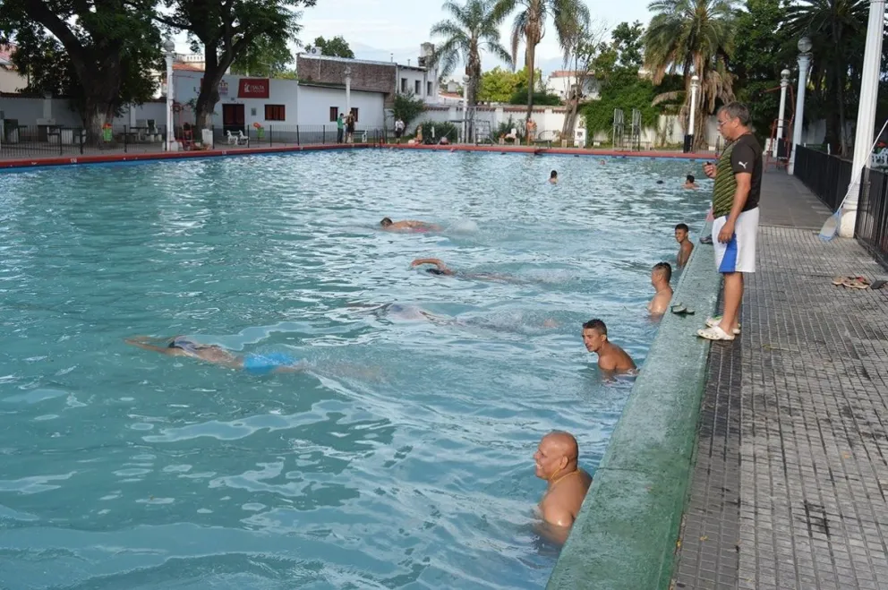 Más de 40 guardavidas formarán parte de los natatorios municipales