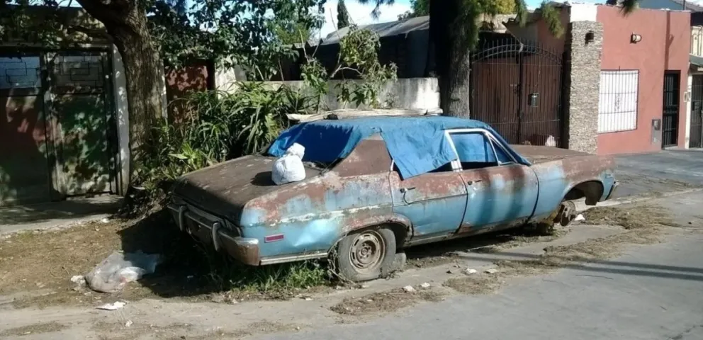 El peligro de los autos abandonados en la Ciudad