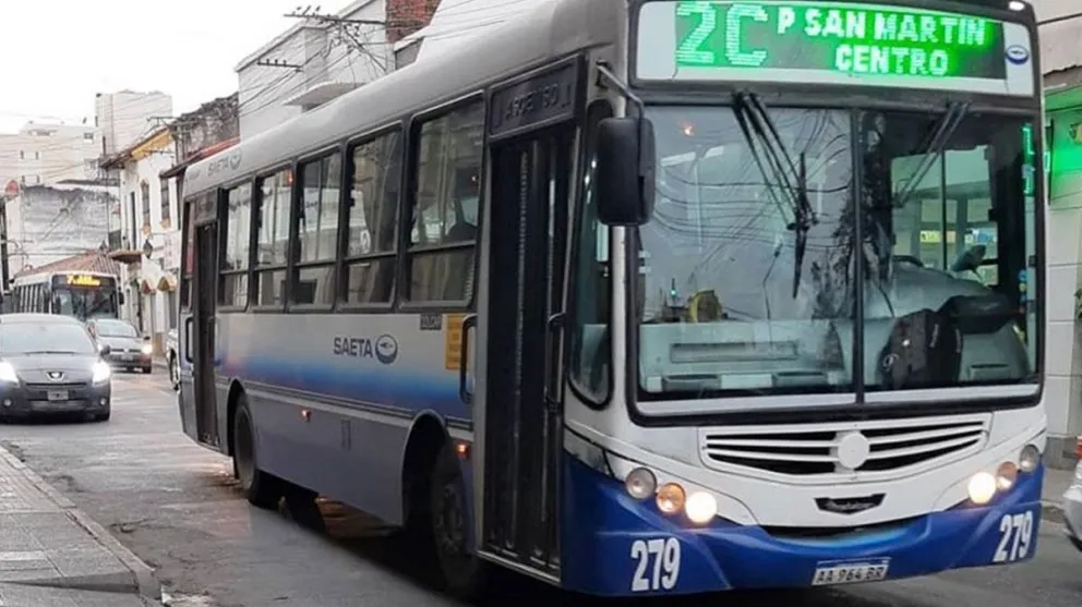 Una buena para los trabajadores: podrán viajar hasta 10 personas paradas en los SAETA