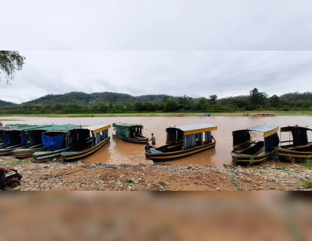 Frontera picante: las chalanas ya comenzaron a operar y cientos de bolivianos ingresan a Salta por 100 pesos