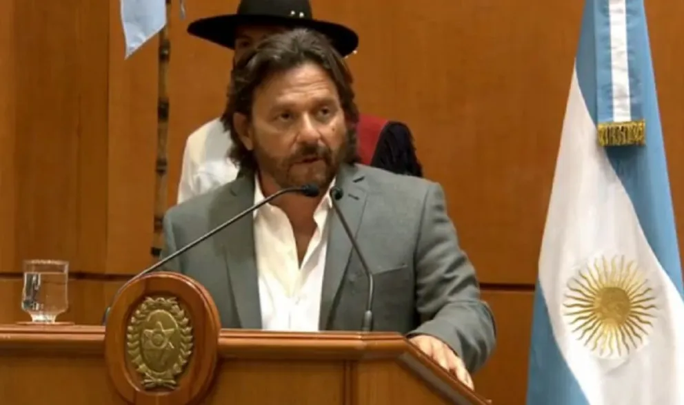 Gustavo Sáenz luego de la firma de convenios: "vamos a mejorar el déficit habitacional en Salta"