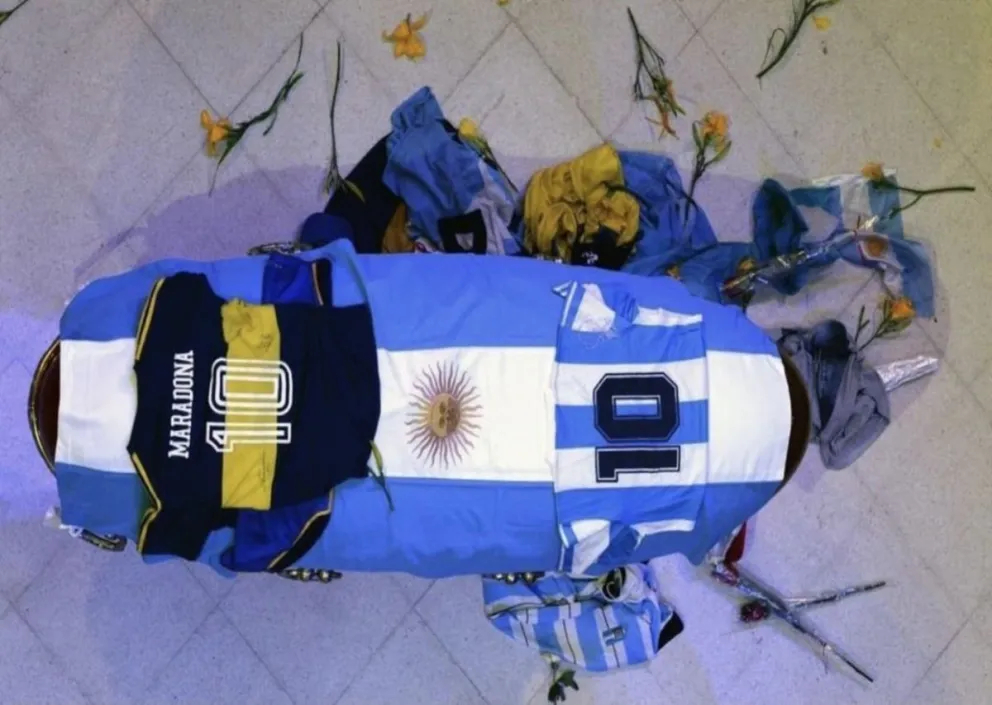 Féretro Diego Maradona. Fuente: (Twitter)