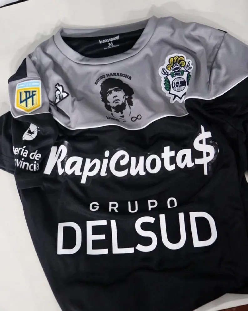 Diego Maradona Fuente:(Gimnasia y Esgrima La Plata)