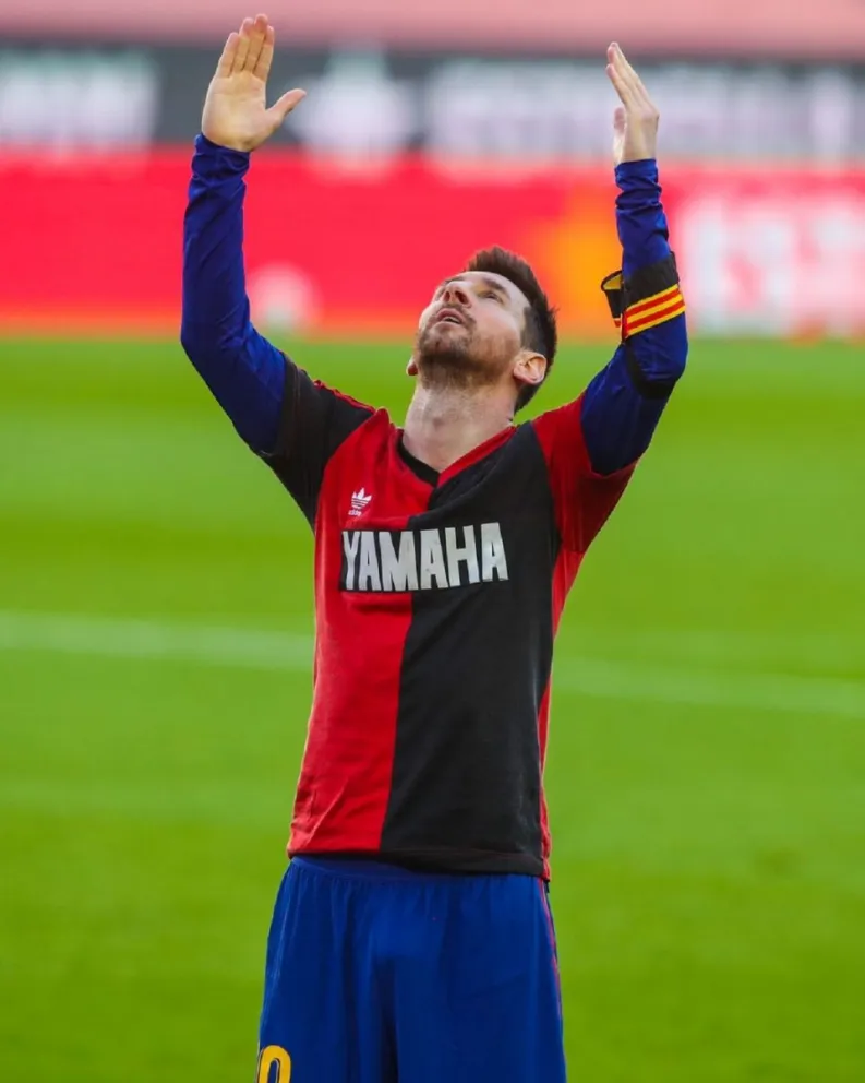 Emocionante: Messi hizo un golazo y homenajeó a Maradona con la 10 de Newell's