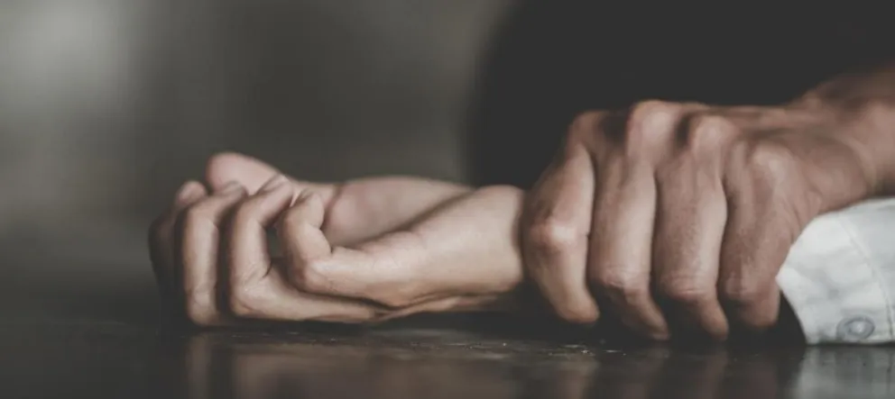 Aberrante: un hombre abusó de una de sus amigas y mirá como terminó