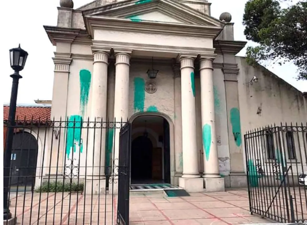 Repudio por las pintadas de grupos proaborto a una iglesia porteña