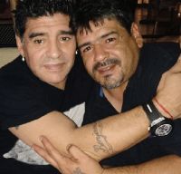 Hugo y Diego Maradona. Fuente (Twitter)