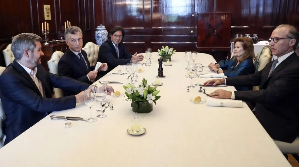 Macri reunido con la Corte Suprema: se negocia el cobro del impuesto a las ganancias del Poder Judicial y la fórmula de ajuste de las jubilaciones