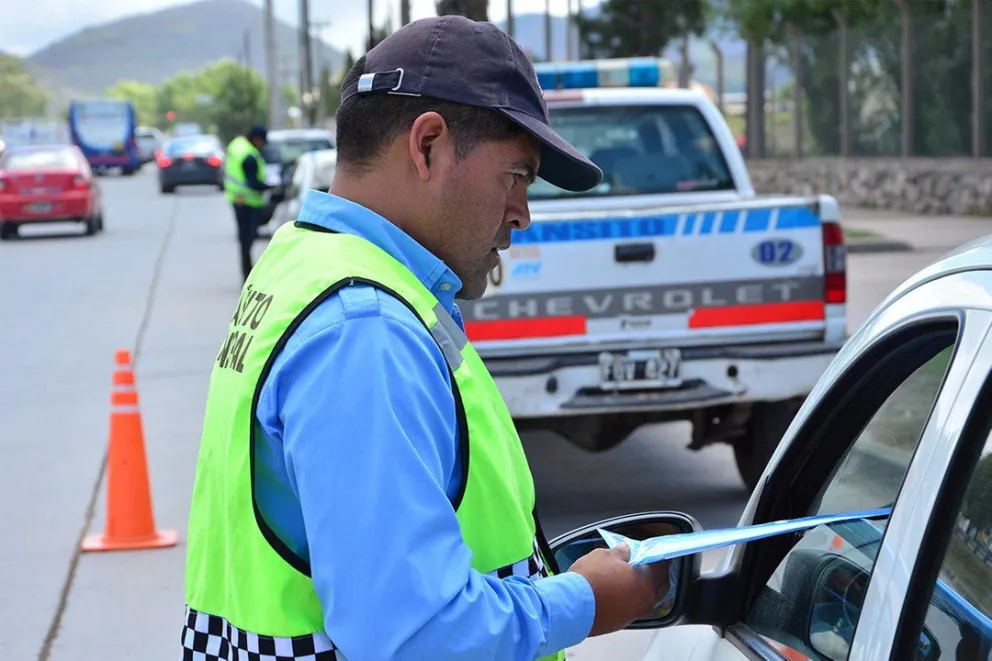 Se actualizarían el valor de las multas de tránsito