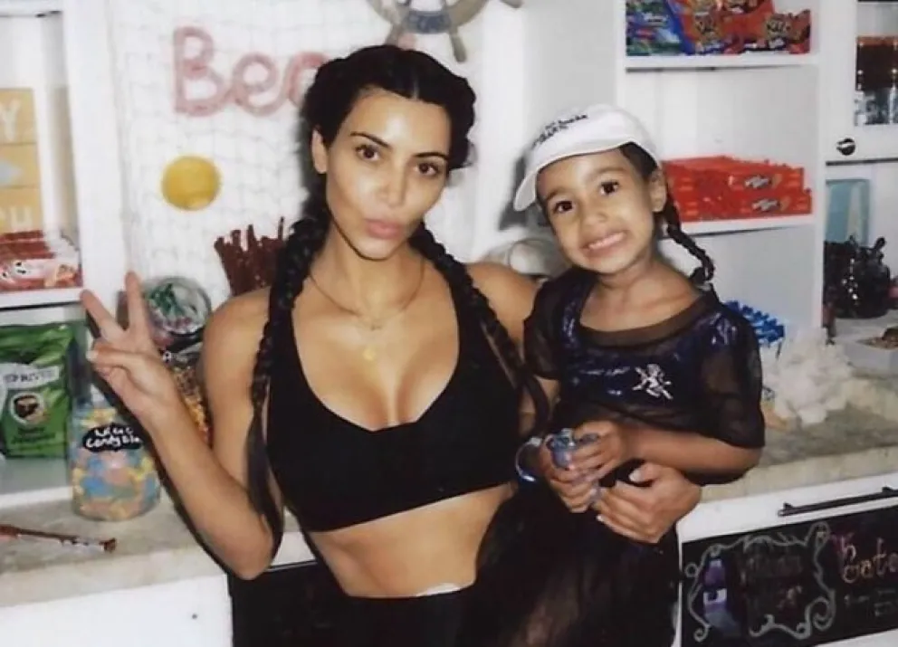 Kim Kardashian y su hija North (Fuente Instagram). 