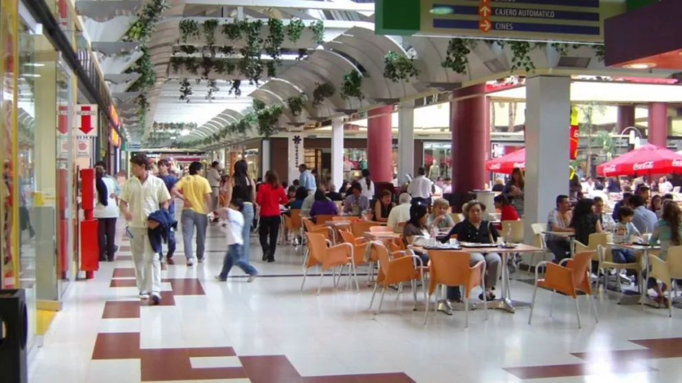 Las ventas en supermercados y shoppings acumulan 11 meses de caídas consecutivas