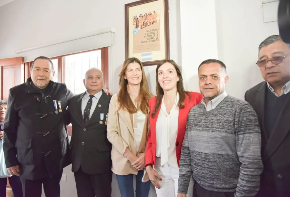 El concejal Rául Córdoba participó del acto en el que se homenajeó a las mujeres que la Guerra de las Malvinas silenció